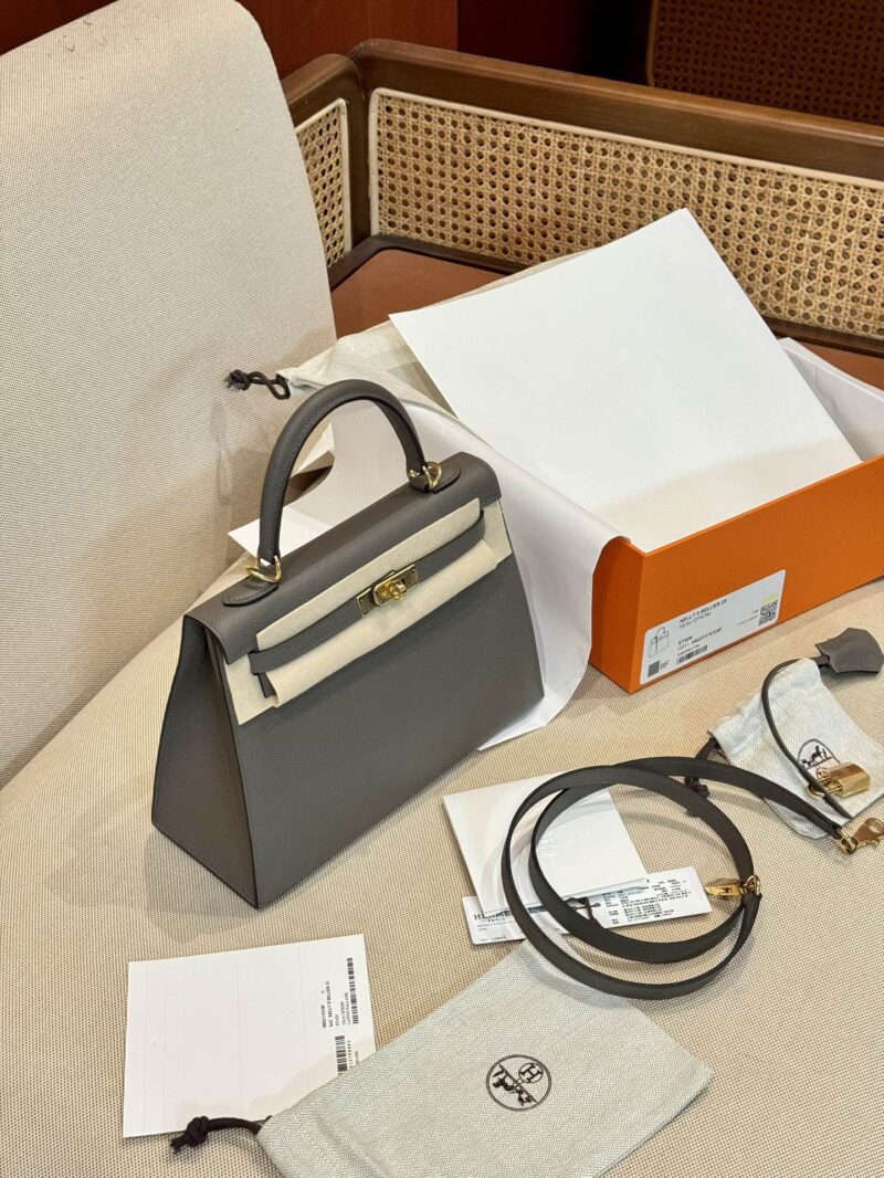 Hermès Kelly 28 Epsom Etain, Gold Gold Hardware - Image 3