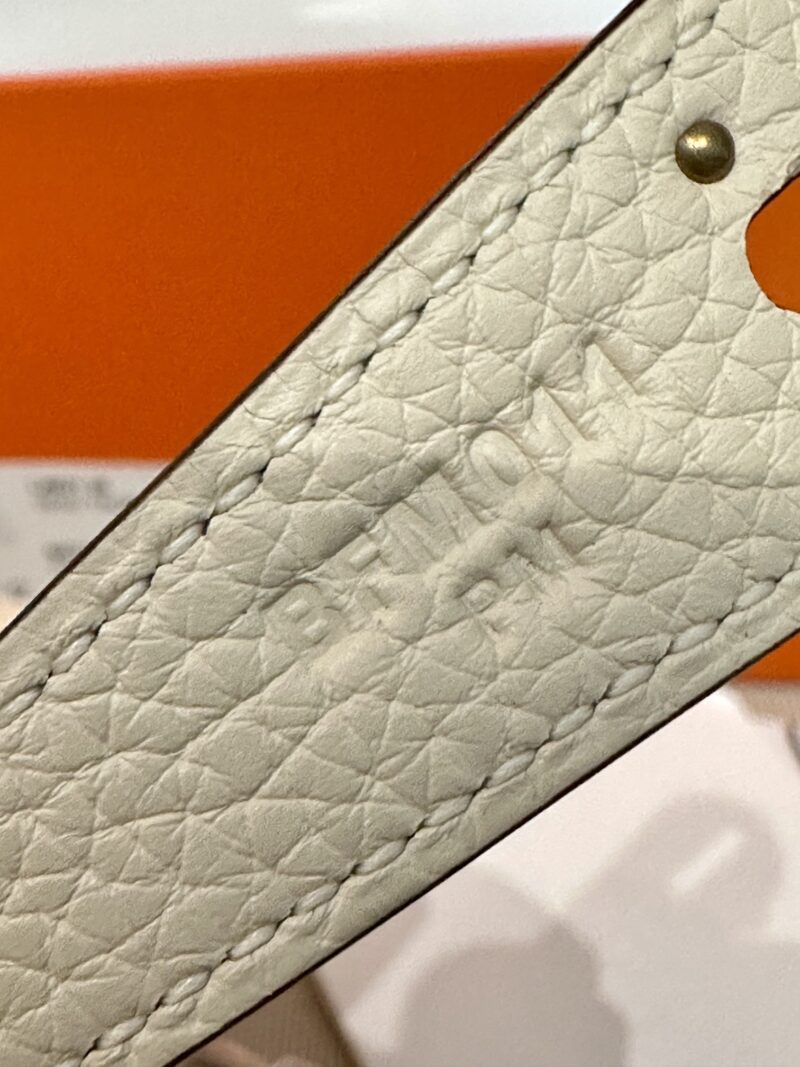 Hermès Lindy 26 Taurillon Clemence Nata Gold Hardware - Image 16
