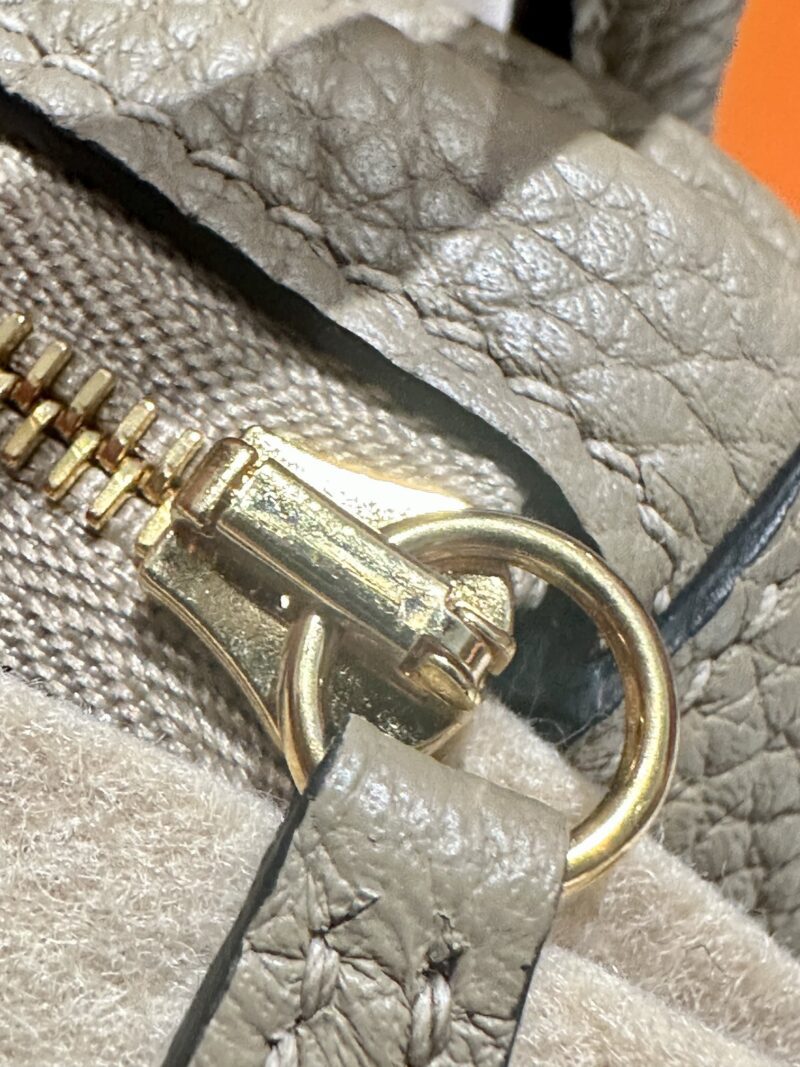 Hermès Lindy 26 Taurillon Clemence Beige Marfa Gold Hardware - Image 13