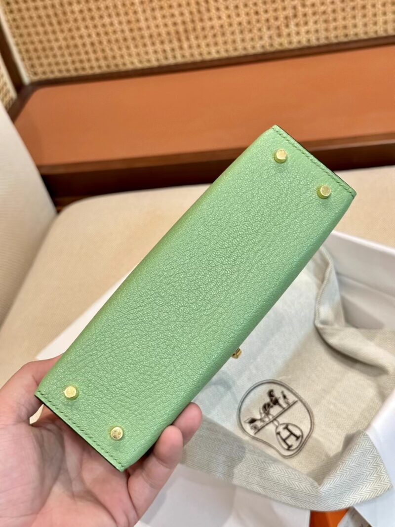 Hermès Mini Kelly 19 Chevre Criquet Gold Hardware - Image 16