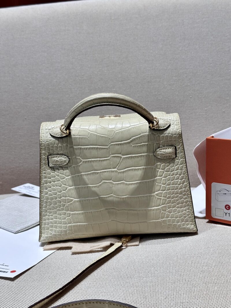 Hermès Mini Kelly 19 Matte Crocodile Vallina Gold Hardware - Image 7