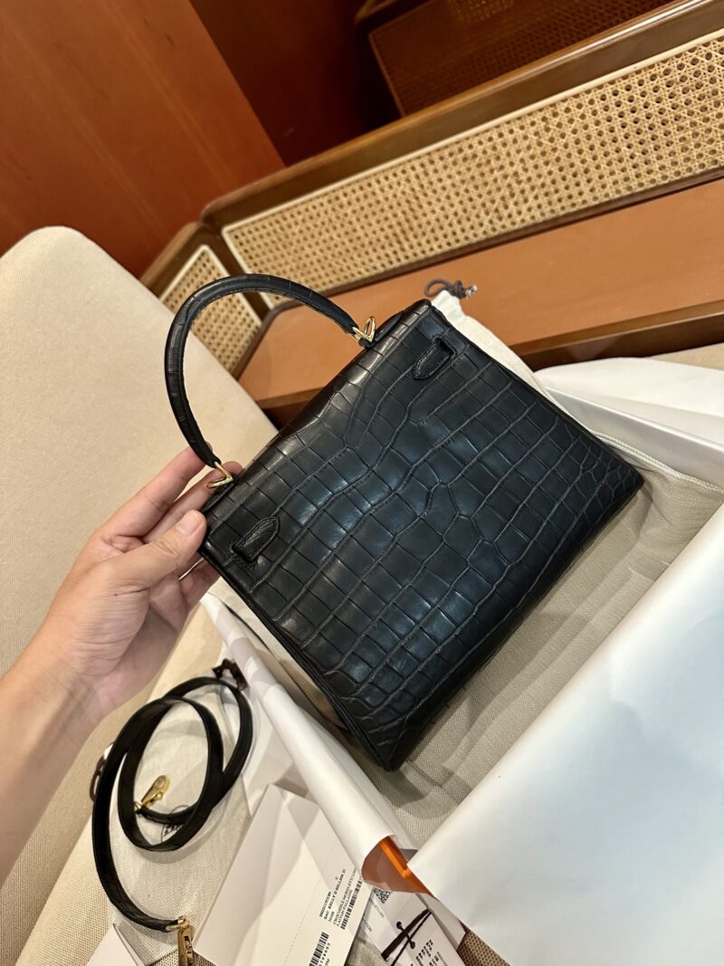 Hermès Kelly 25 Matte Crocodile Noir Gold Hardware - Image 10