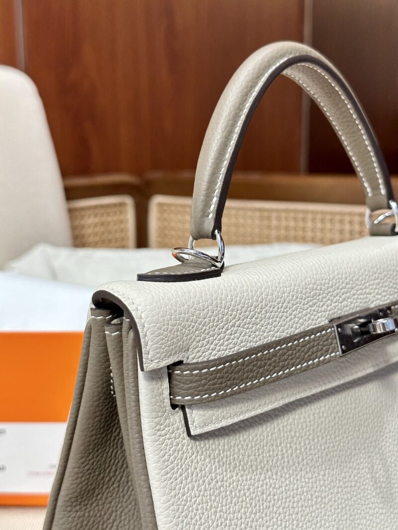 Hermès Kelly 25 Togo Craie, Etoupe Silver Hardware - Image 11
