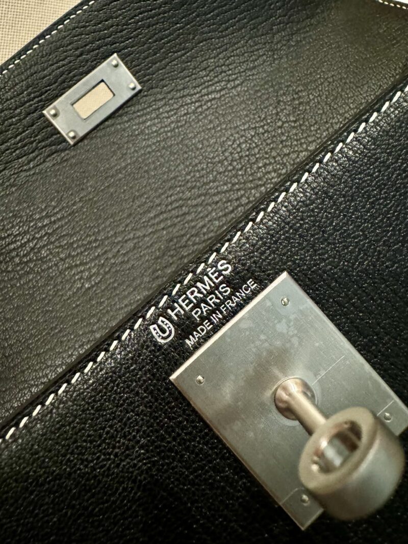 Hermès Kelly 28 Chevre Noir, Mauve Slyvestre Silver Hardware - Image 12