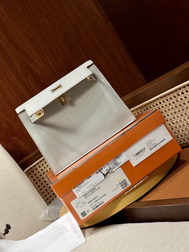 Hermès Kelly Danse 22 Evercolor Gris Pearl Gold Hardware - Image 17