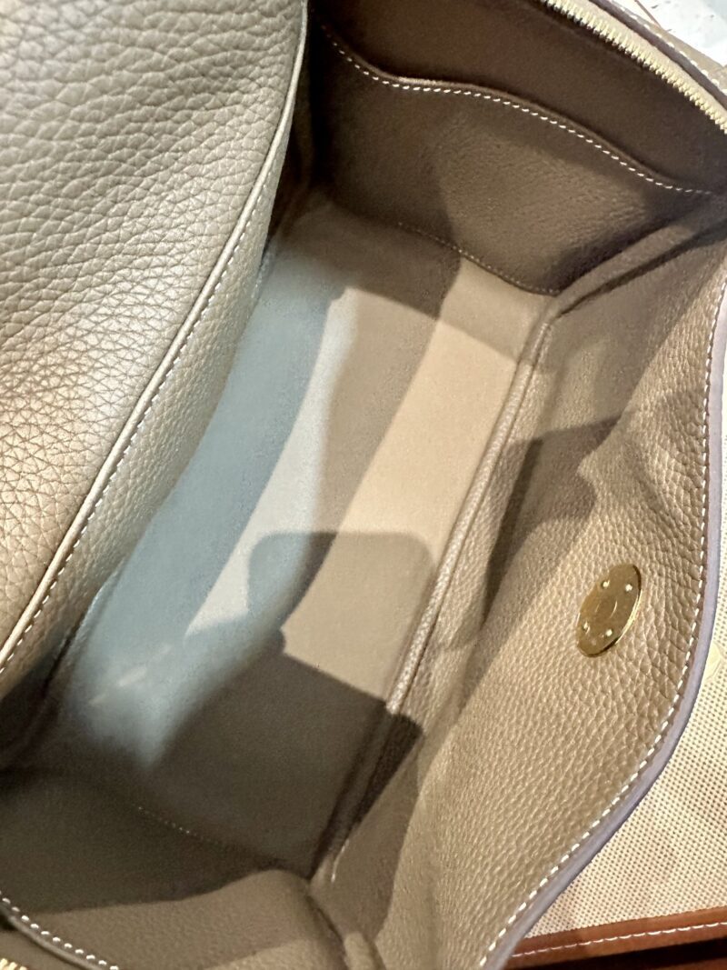 Hermès Lindy 26 Taurillon Clemence Etoupe Gold Hardware - Image 7