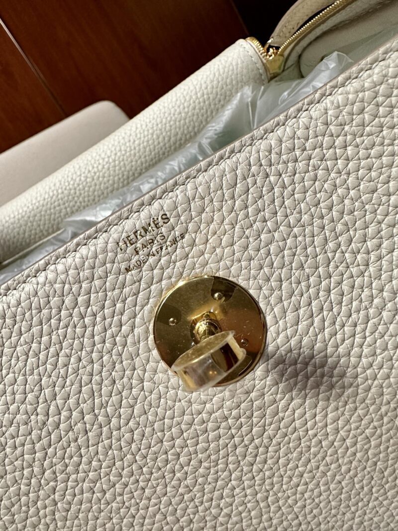 Hermès Lindy 26 Taurillon Clemence Craie Gold Hardware - Image 15
