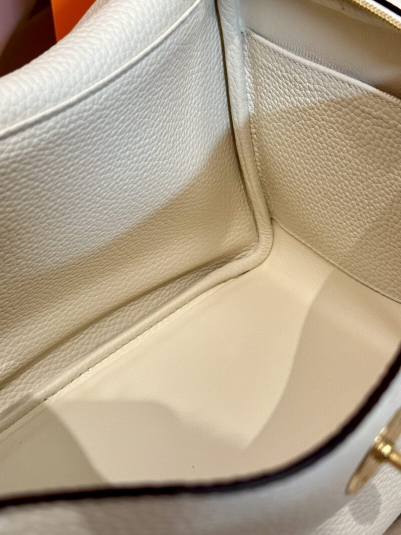 Hermès Lindy 26 Taurillon Clemence Nata Gold Hardware - Image 8