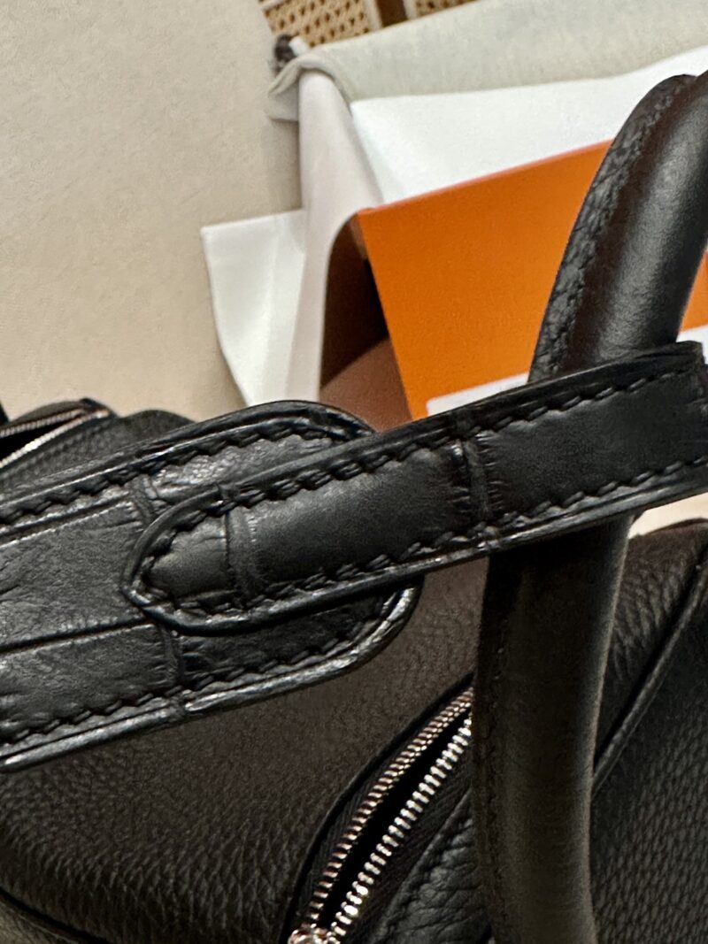 Hermès Lindy 26 Taurillon Clemence & Matte Alligator Noir Silver Hardware - Image 16