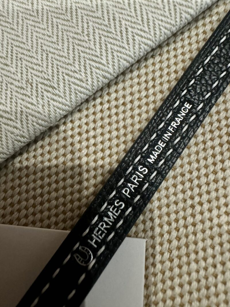 Hermès Mini Kelly 19 Chevre Noir & Gold Gold Hardware - Image 16