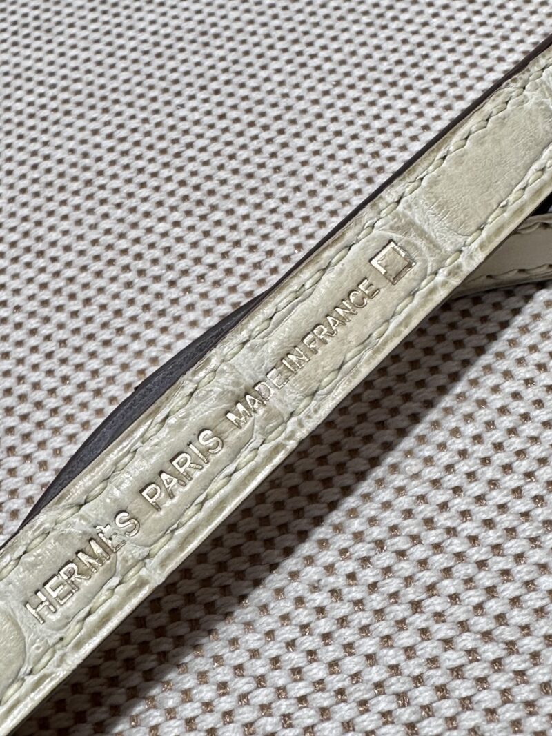 Hermès Mini Kelly 19 Matte Crocodile Vallina Gold Hardware - Image 16