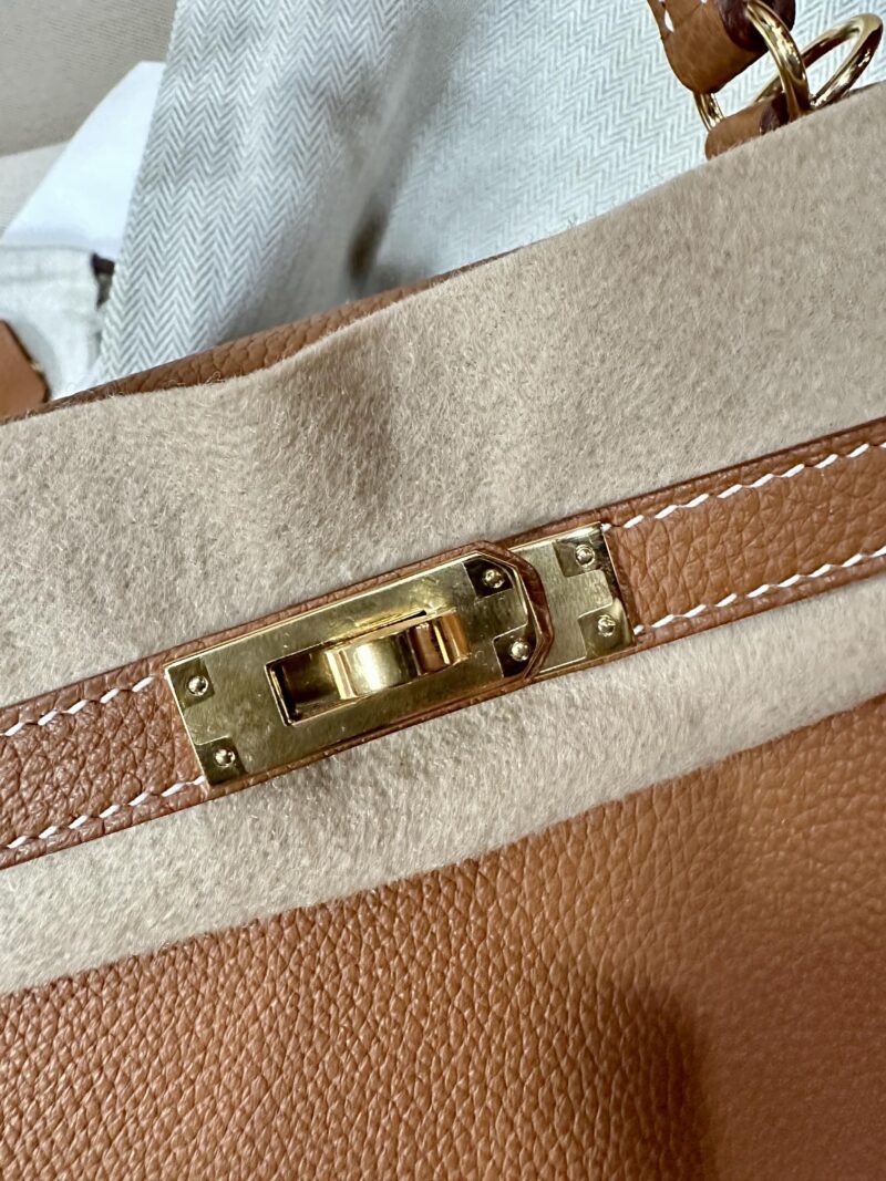 Hermès Kelly 25 Togo Gold Gold Hardware - Image 12