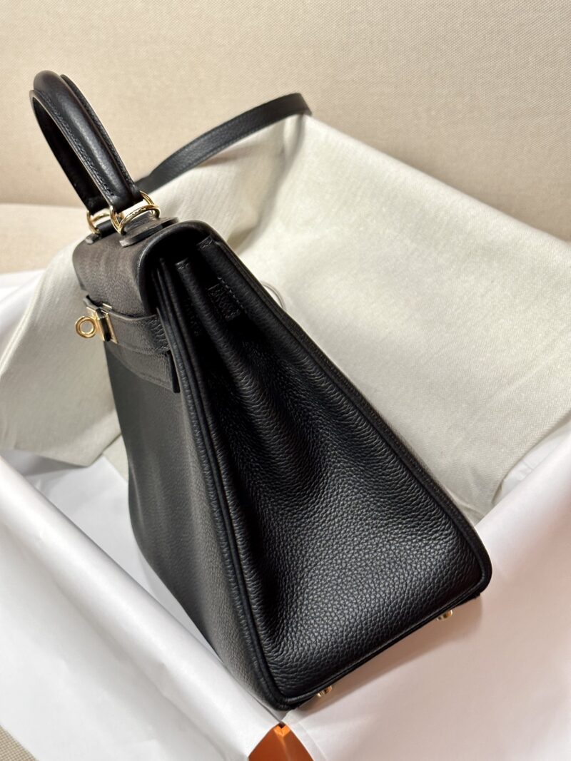 Hermès Kelly 28 Togo Noir Gold Hardware - Image 11