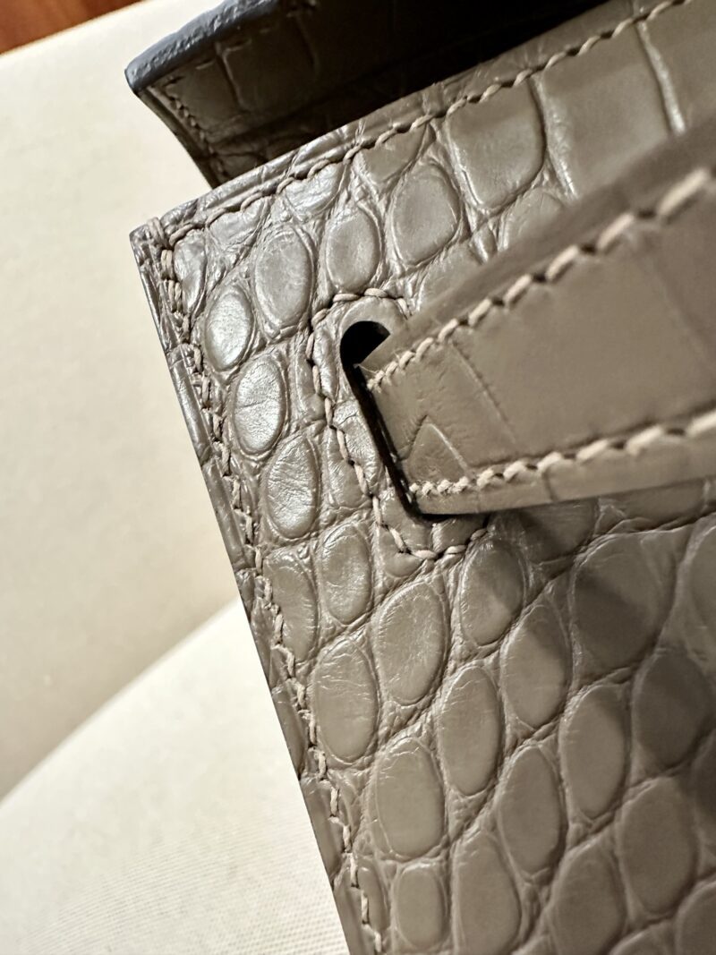 Hermès Kelly 25 Matte Alligator Origan Gold Hardware - Image 16