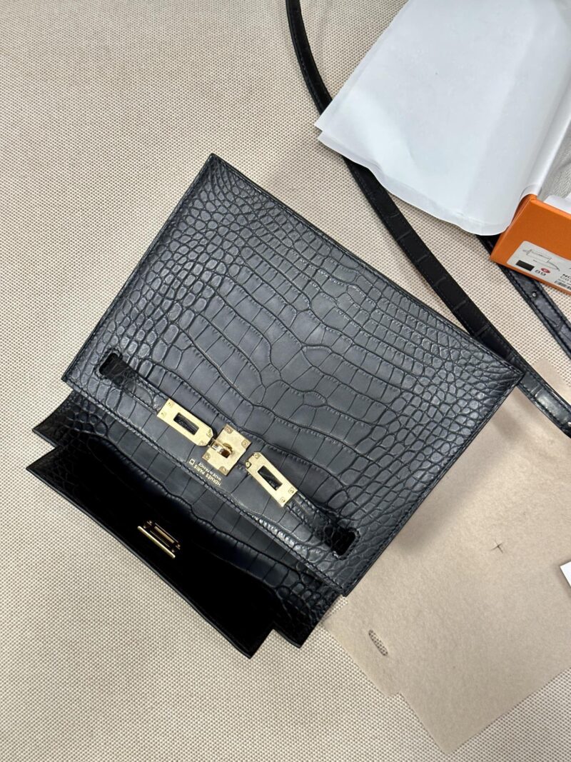 Hermès Kelly Danse 22 Matte Crocodile Noir Gold Hardware - Image 14