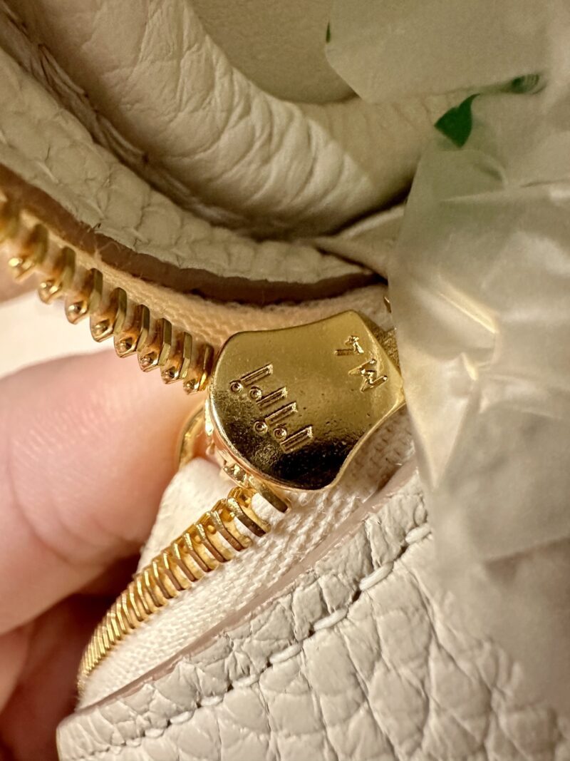 Hermès Lindy 26 Taurillon Clemence Craie Gold Hardware - Image 14