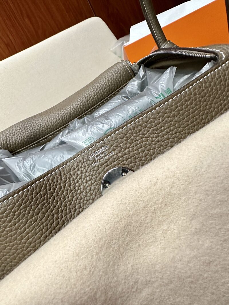 Hermès Lindy 26 Taurillon Clemence Etoupe Silver Hardware - Image 7