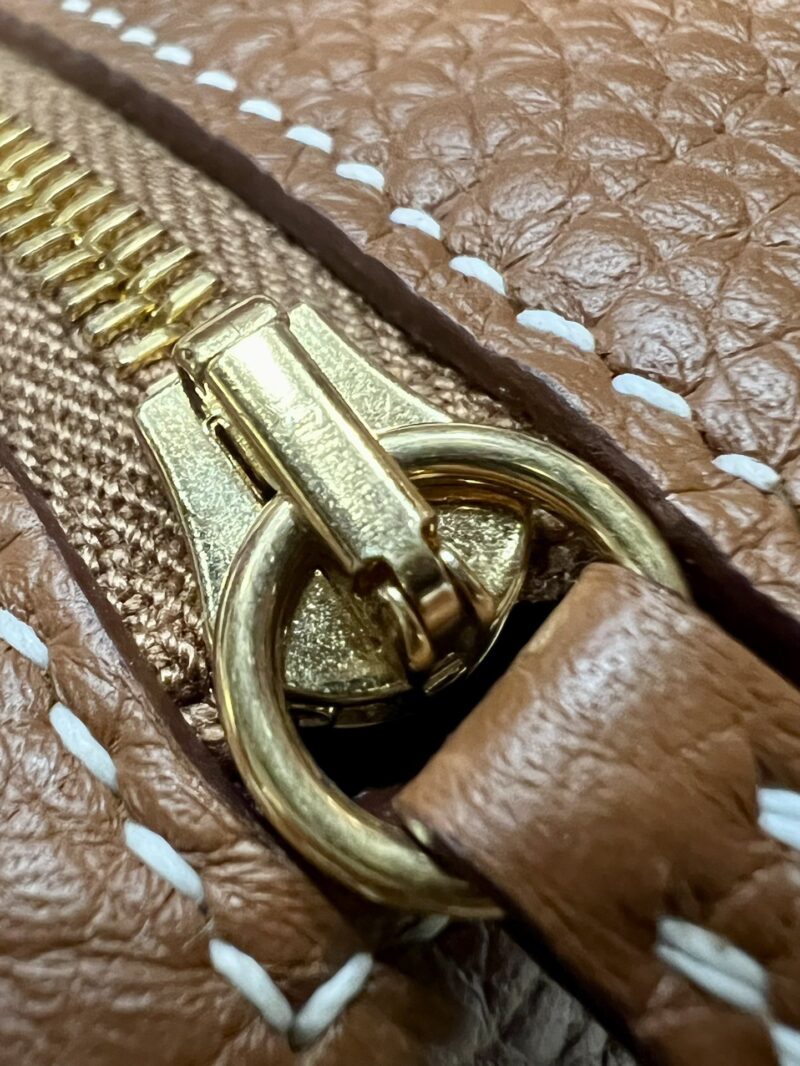 Hermès Mini Lindy 20 Taurillon Clemence Gold Gold Hardware - Image 13