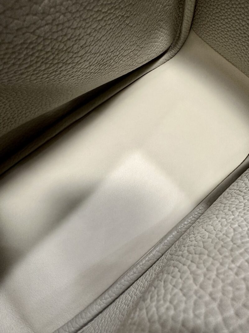 Hermès Lindy 26 Taurillon Clemence & Crocodile Beton Silver Hardware - Image 6