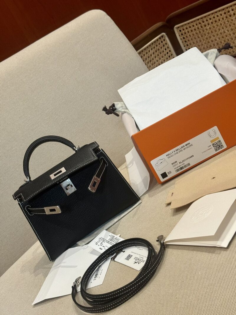 Hermès Mini Kelly 19 Chevre Noir & Gold Gold Hardware - Image 6