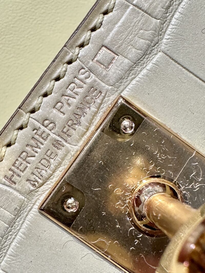 Hermès Mini Kelly 19 Matte Crocodile Vallina Gold Hardware - Image 15