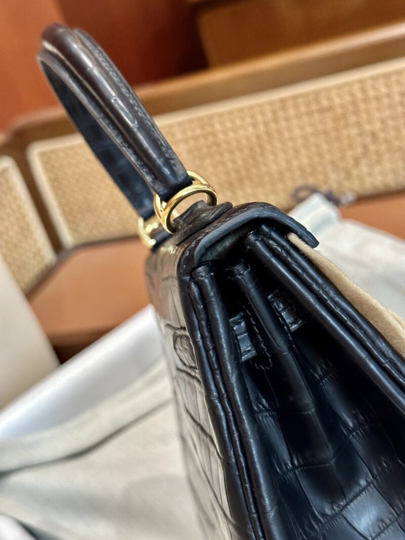 Hermès Kelly 25 Matte Crocodile Noir Gold Hardware - Image 12