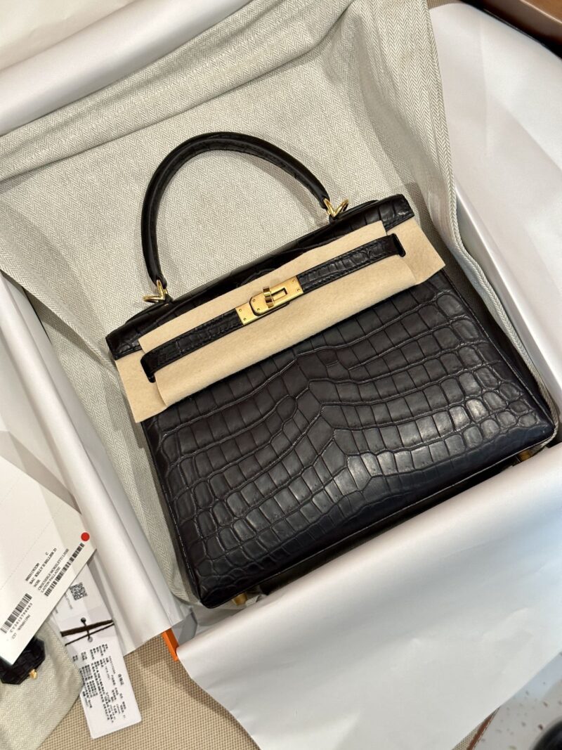 Hermès Kelly 25 Matte Crocodile Noir Gold Hardware - Image 3