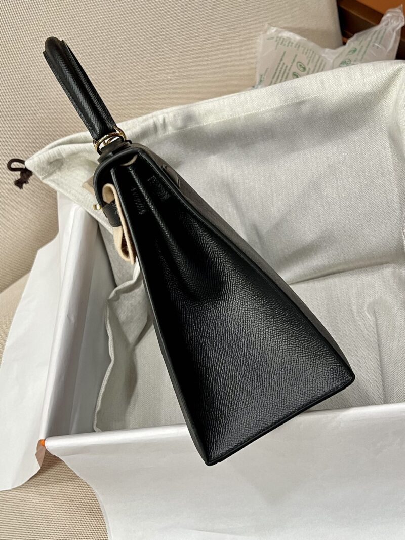 Hermès Kelly 25 Epsom Noir Gold Hardware - Image 11