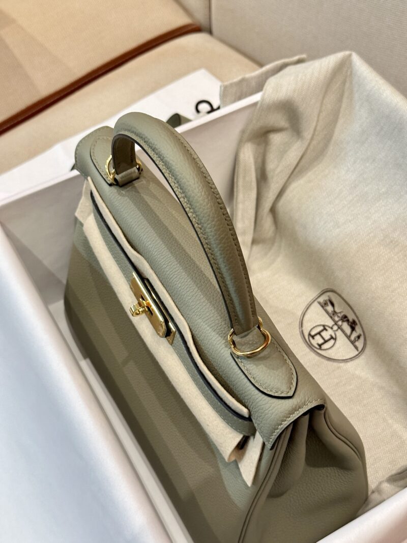 Hermès Kelly 28 Togo Sauge, Gold Gold Hardware - Image 3