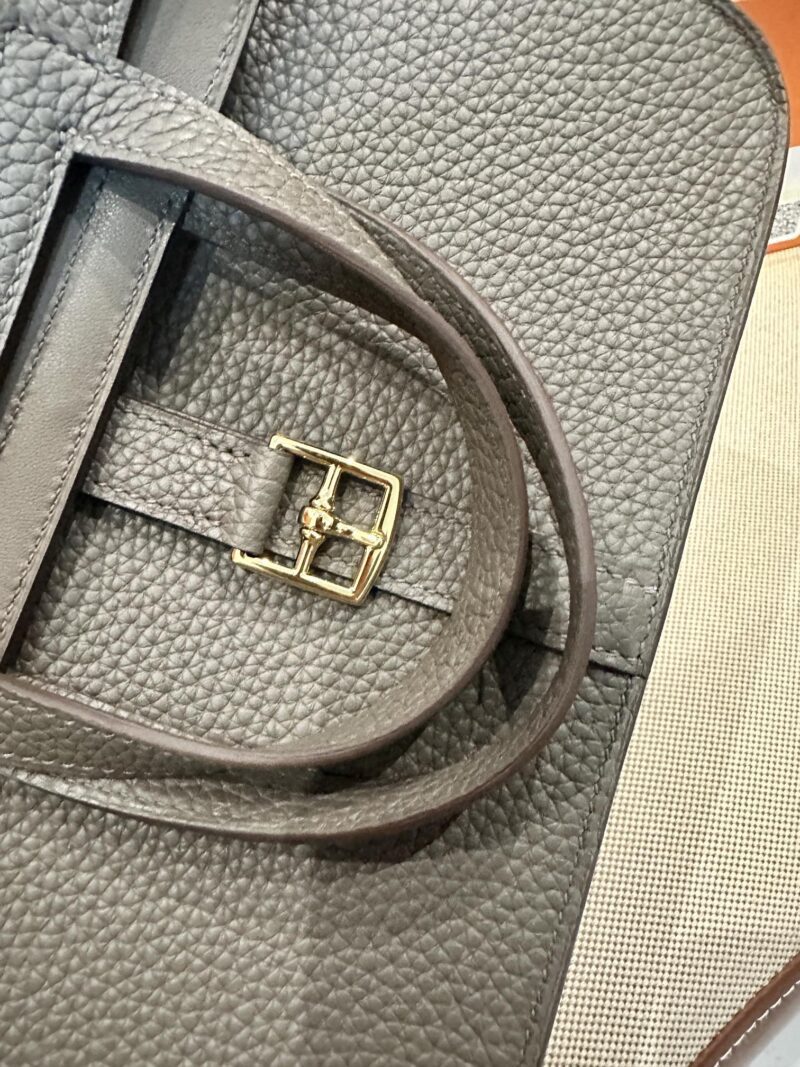 Hermès Halzan 25 Taurillon Clemence & Swift Etain Gold Hardware - Image 11