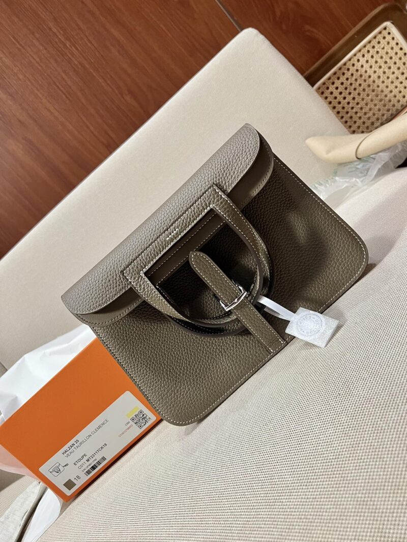 Hermès Halzan 25 Taurillon Clemence & Swift Etoupe Silver Hardware - Image 2
