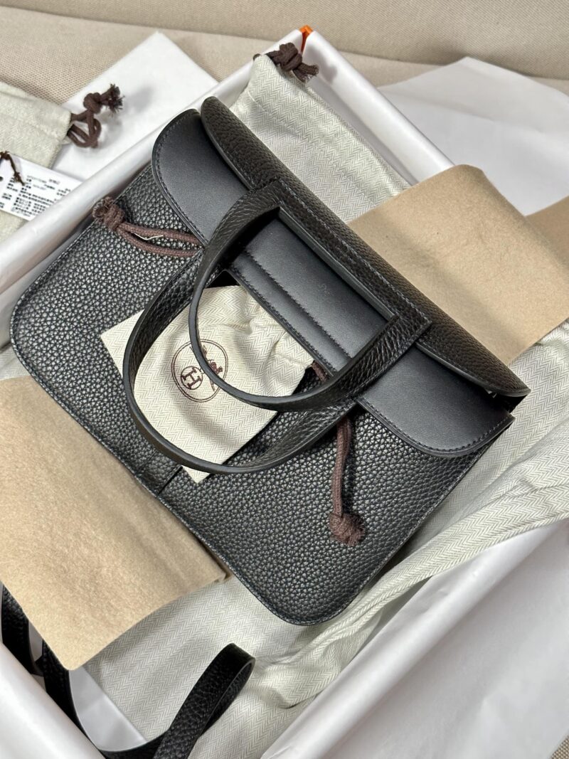 Hermès Halzan 25 Taurillon Clemence & Swift Noir Gold Hardware - Image 6