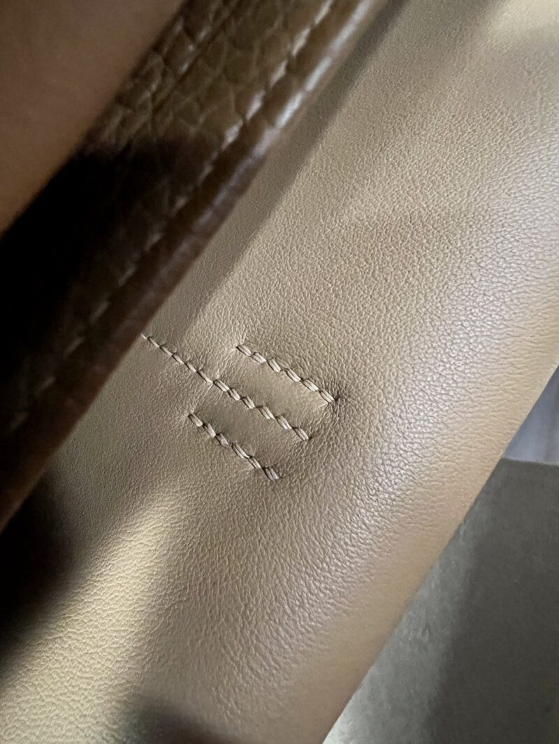 Hermès Halzan 25 Taurillon Clemence & Swift Alezan & Biscuit Gold Hardware - Image 8