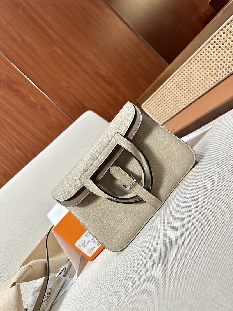 Hermès Halzan 25 Taurillon Clemence & Swift Gris Trench & Etoupe Silver Hardware - Image 2
