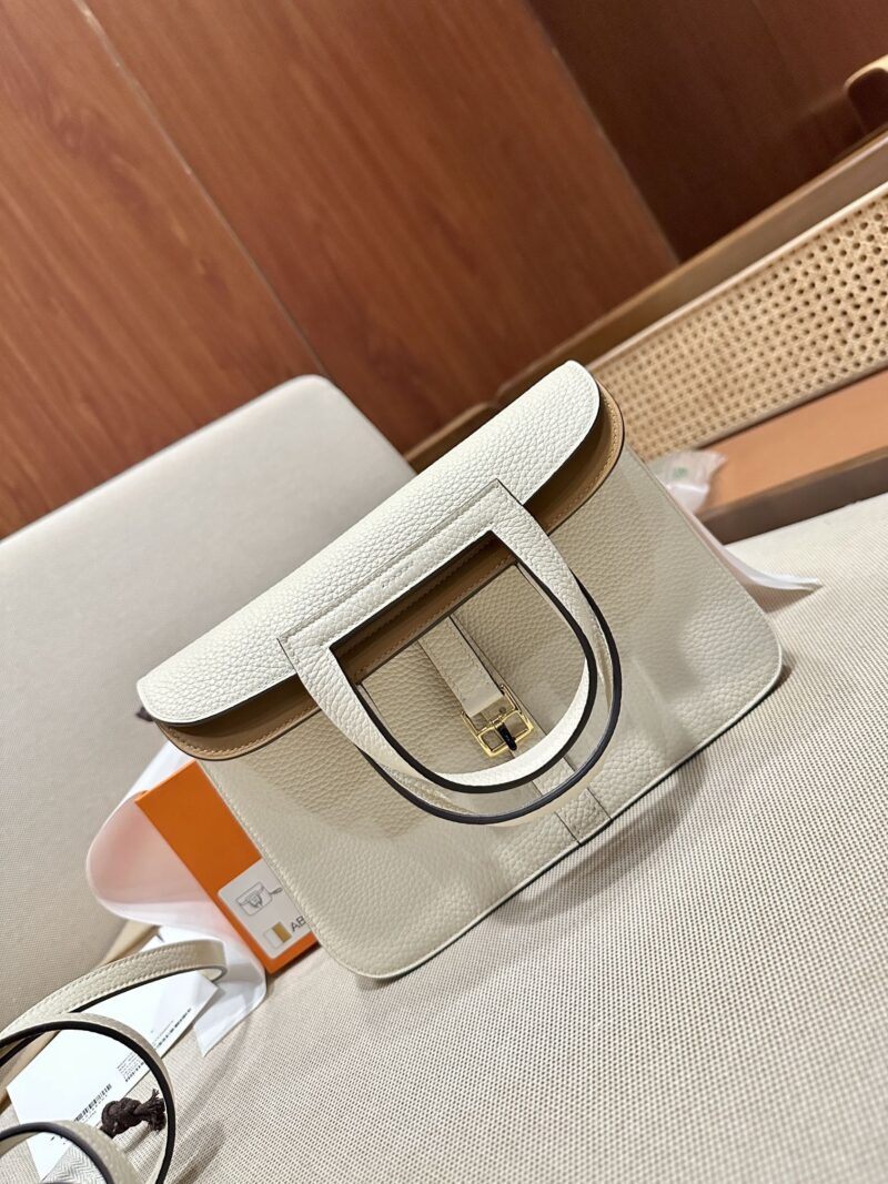 Hermès Halzan 25 Taurillon Clemence & Swift Nata & Sesame Gold Hardware - Image 3