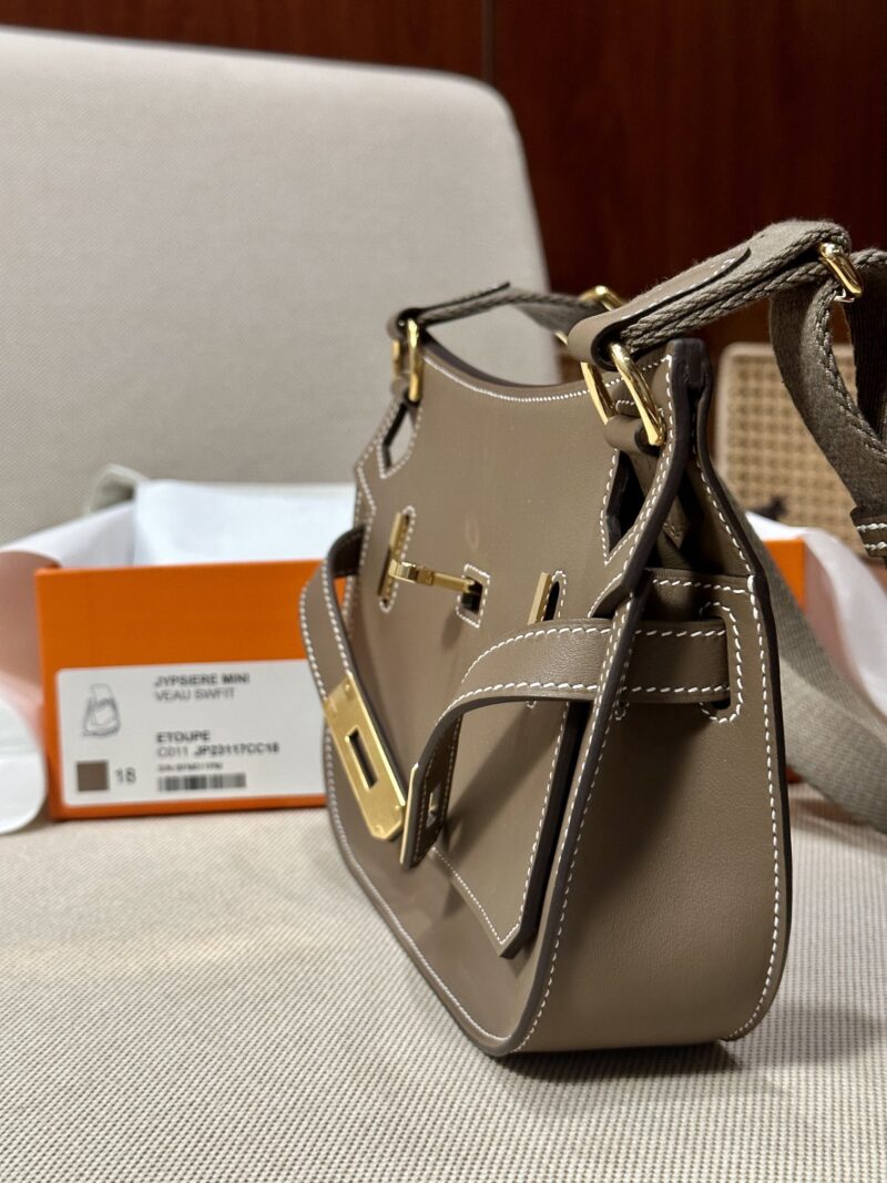 Hermès Mini Jypsiere 23 Swift Etoupe Gold Hardware - Image 5