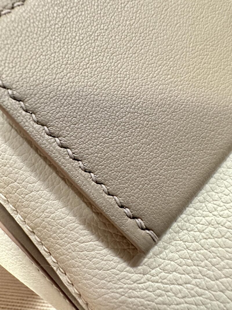 Hermès Mini Kelly 2424 Evercolor & Swift Craie & Gris Asphalt Gold Hardware - Image 13
