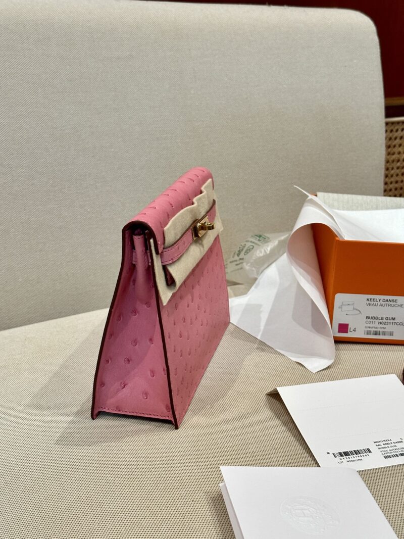 Hermès Kelly Danse 22 Ostrich Rose Bubble Gold Hardware - Image 4