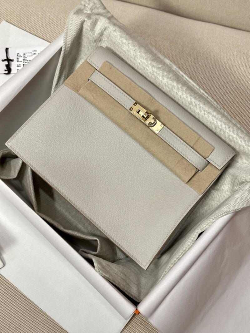 Hermès Kelly Danse 22 Evercolor Gris Pearl Gold Hardware - Image 2