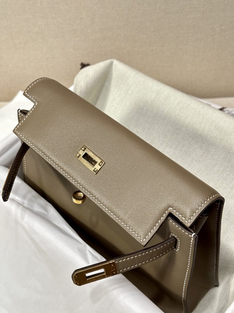 Hermès Kelly Danse 22 Swift Etoupe Gold Hardware - Image 3