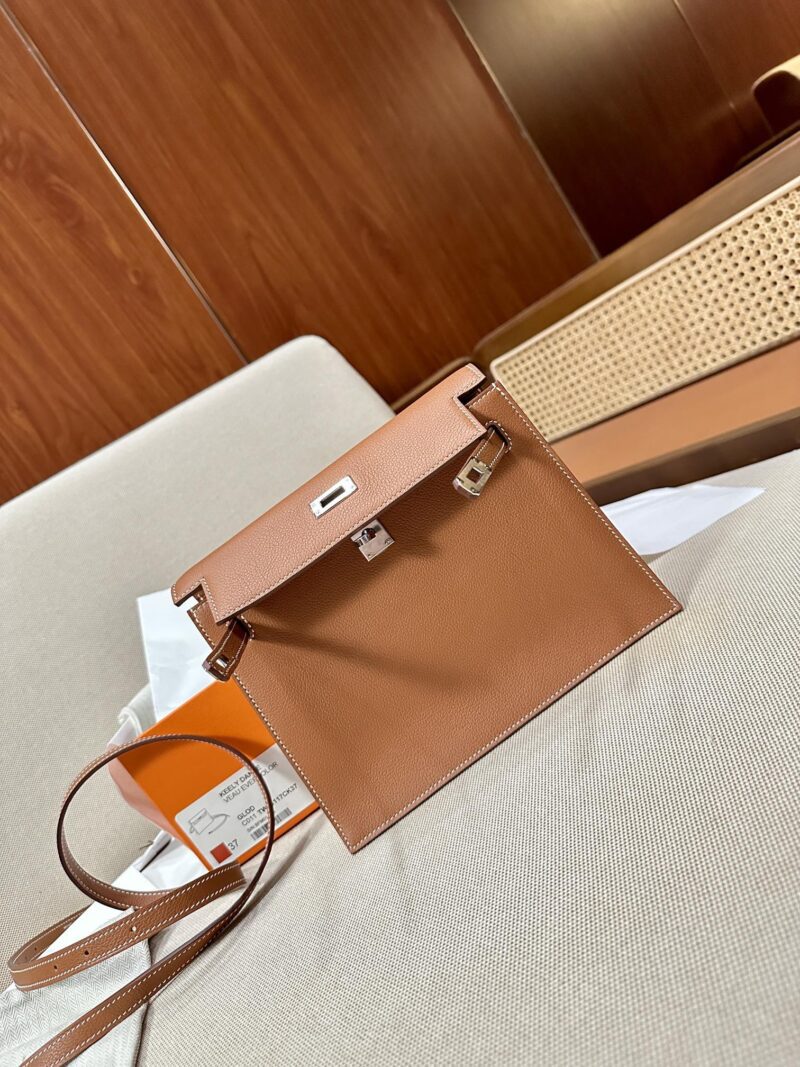 Hermès Kelly Danse 37 Evercolor Gold Silver Hardware - Image 4