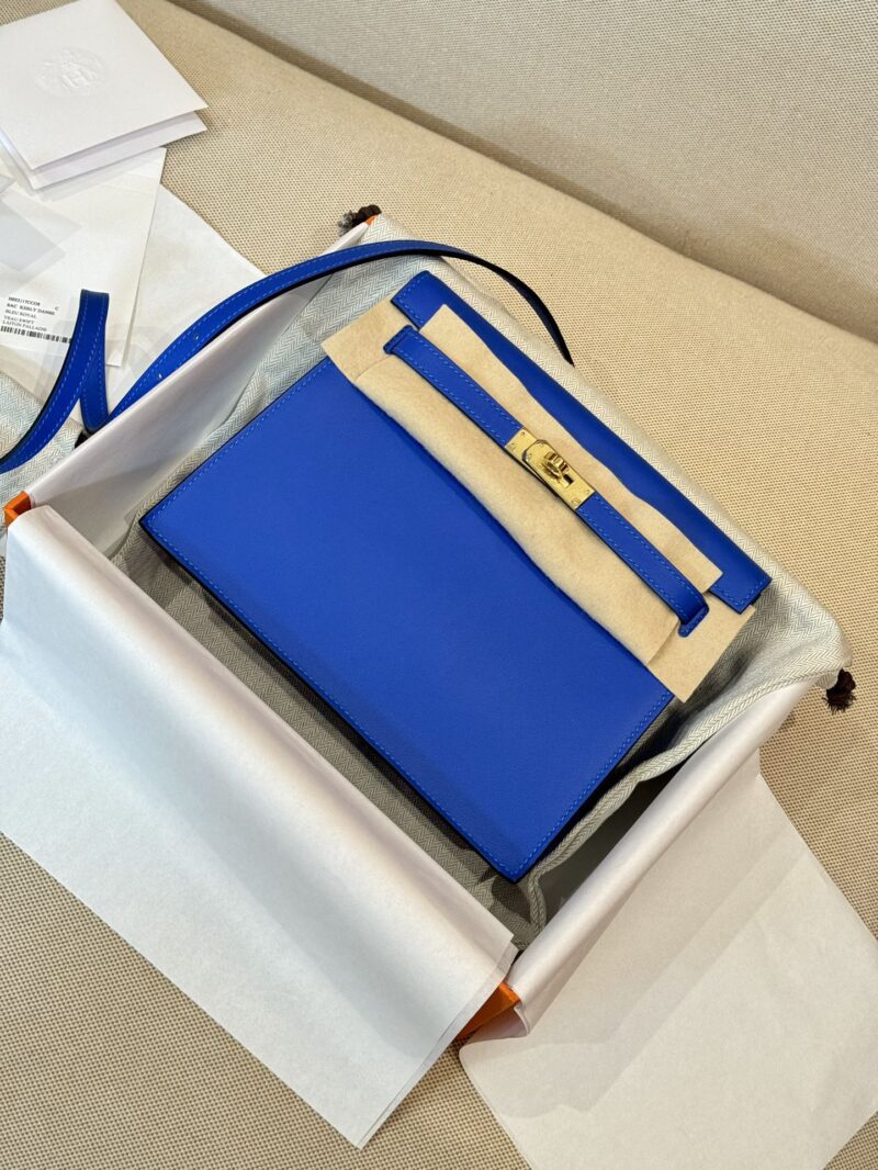 Hermès Kelly Danse 22 Swift Blue Royal Gold Hardware - Image 2