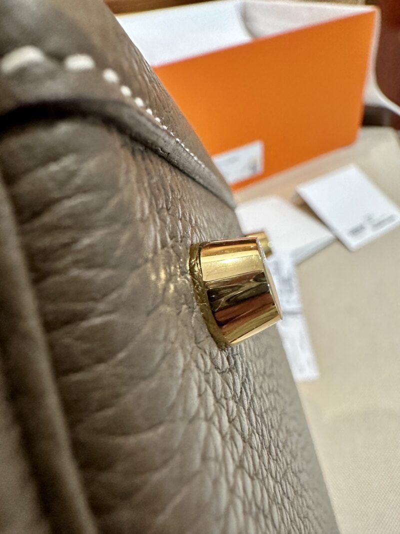 Hermès Lindy 26 Taurillon Clemence Etoupe Gold Hardware - Image 10