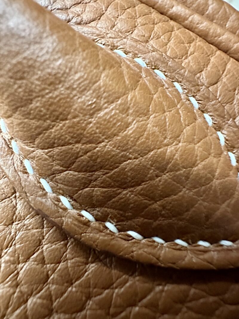 Hermès Lindy 26 Taurillon Clemence Gold Gold Hardware - Image 3