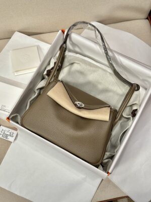 Hermès Lindy 26 Taurillon Clemence Etoupe Silver Hardware