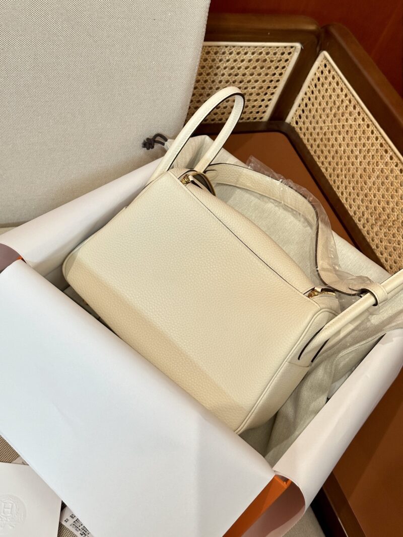 Hermès Lindy 26 Taurillon Clemence Nata Gold Hardware - Image 5