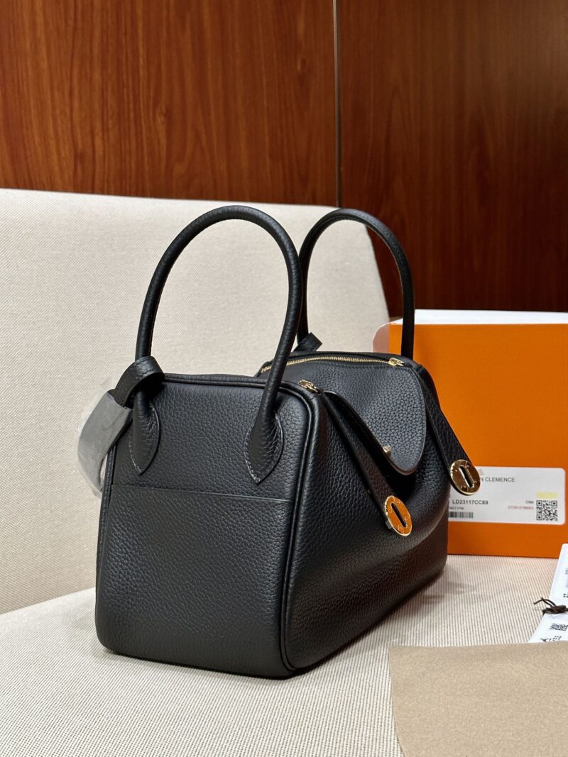 Hermès Lindy 26 Taurillon Clemence Noir Gold Hardware - Image 6