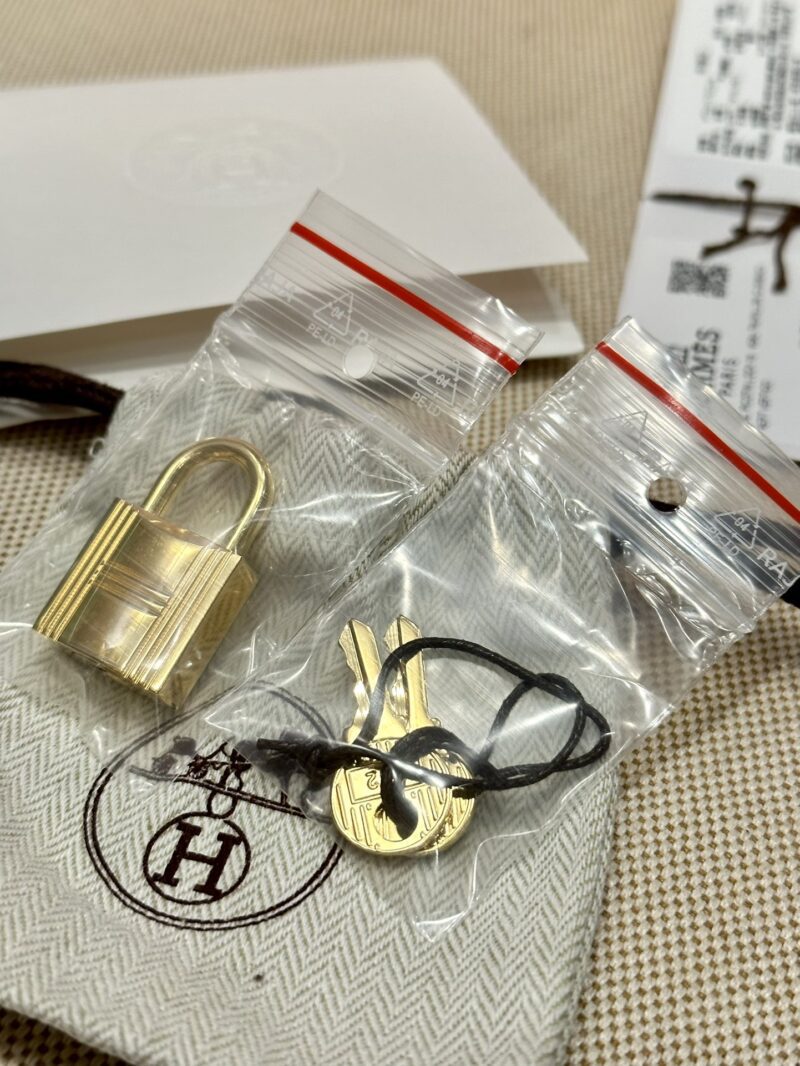 Hermès Picotin 18 Taurillon Clemence Vert Vertigo Gold Hardware - Image 8