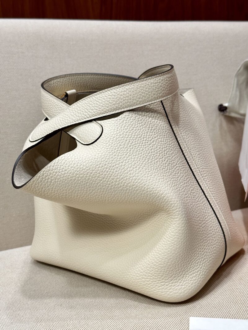 Hermès Picotin 22 Taurillon Clemence Nata Gold Hardware - Image 2