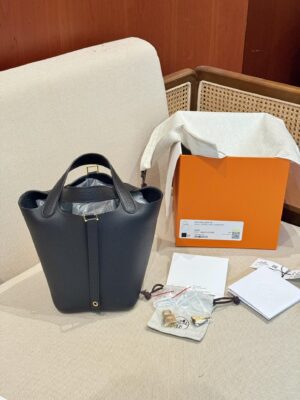 Hermès Picotin 18 Taurillon Clemence Noir Gold Hardware
